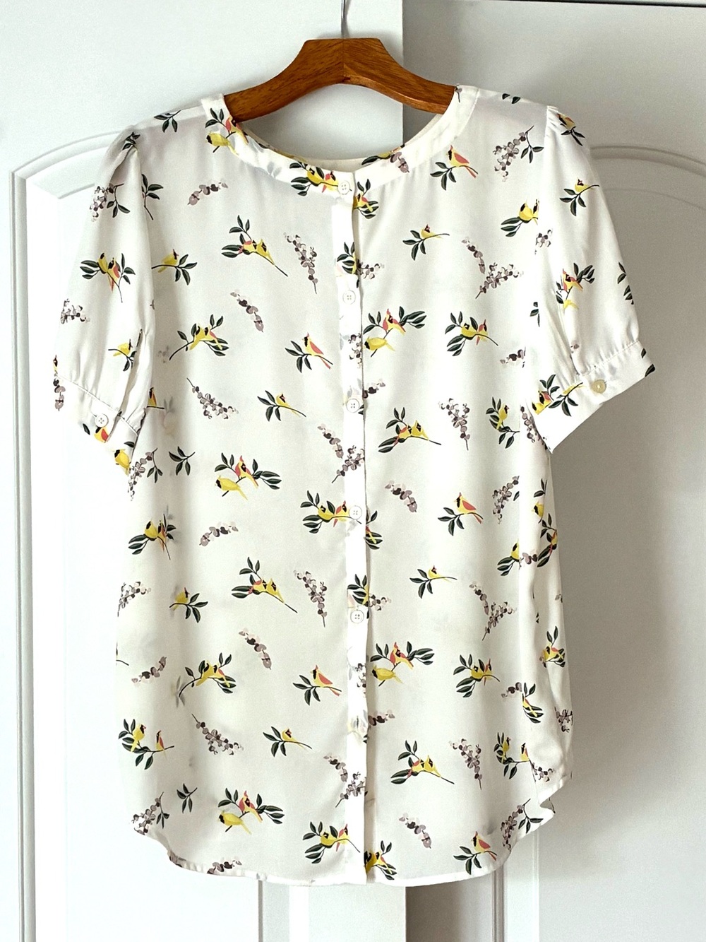 Like New! Loft Women's White Floral Short Puff Sleeve Blouse - Picture 5 of 8